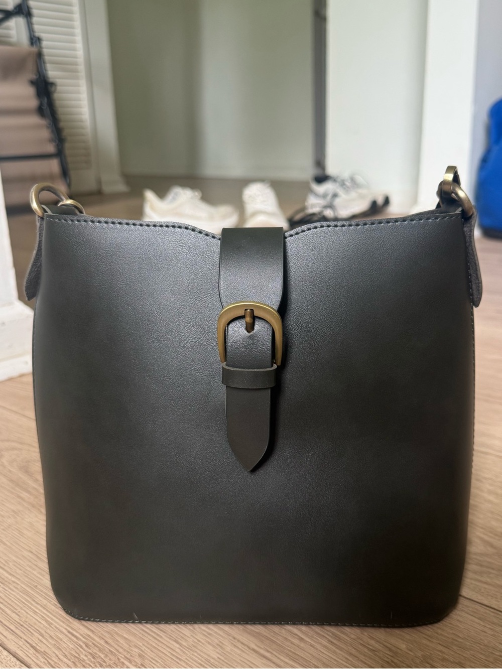 Classic Minimalist Leather Shoulder Bag in Dark Olive